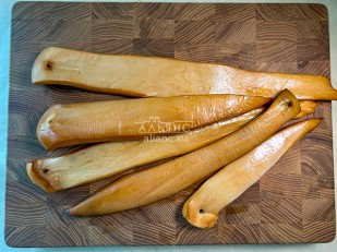 Горбуша теша (брюшки) холодного копчения: Кальмар палочки х/к