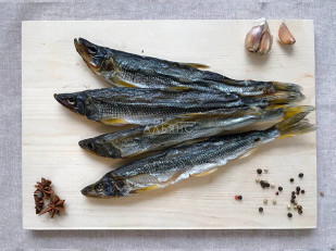 Горбуша теша (брюшки) холодного копчения: Корюшка вяленая без икры