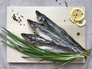 Горбуша теша (брюшки) холодного копчения: Корюшка вяленая с икрой