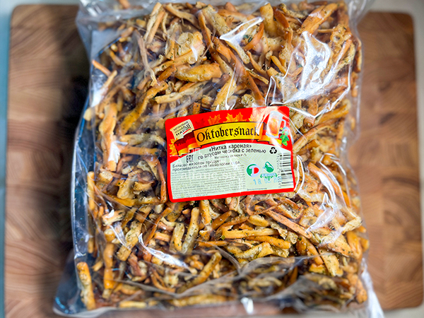 Нитка ЖАРЕНАЯ "Чеснок с зеленью" Oktobersnack 1 кг (сырный продукт) в Энгельсе
