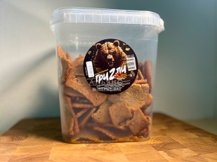 Японские снеки и крекеры: Ведро Ржаные гренки со вкусом Крылышки Барбекю (1 кг)