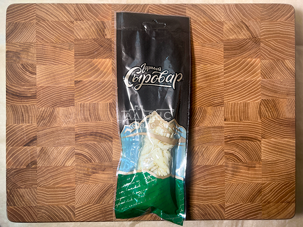 Сыр 100 гр ГОРНЫЙ СЫРОВАР (Косичка с укропом и чесноком) в Энгельсе